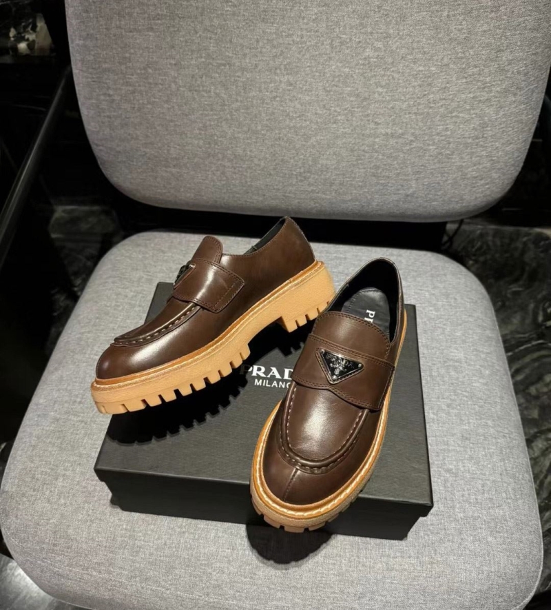 Pra*a leather shoes